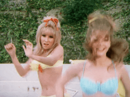 samedi_journee_qu__avec_des_chanteuses_au_patio.gif